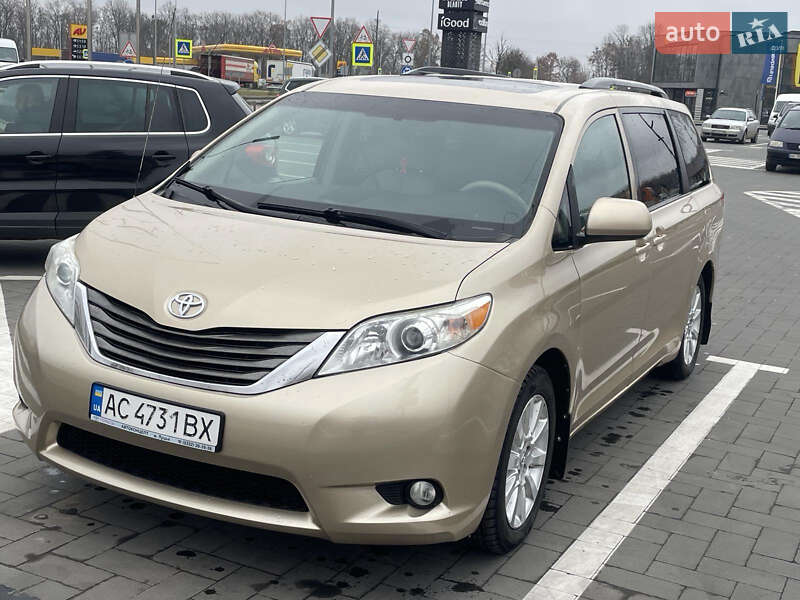 Минивэн Toyota Sienna 2010 в Луцке