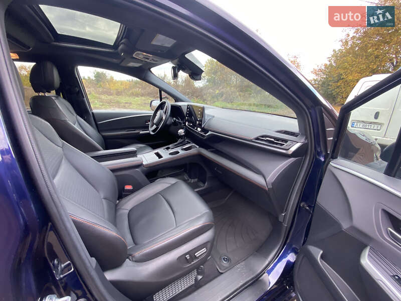 Минивэн Toyota Sienna 2022 в Киеве