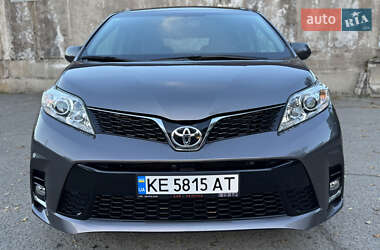 Минивэн Toyota Sienna 2016 в Днепре