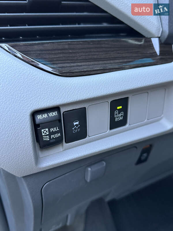 Мінівен Toyota Sienna 2016 в Дніпрі фото 15 Мінівен Toyota Sienna 2016 в Дніпрі