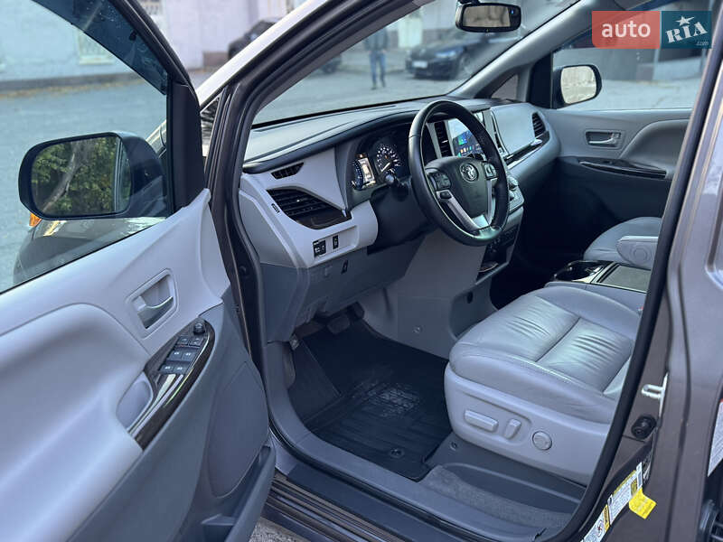 Мінівен Toyota Sienna 2016 в Дніпрі фото 13 Мінівен Toyota Sienna 2016 в Дніпрі