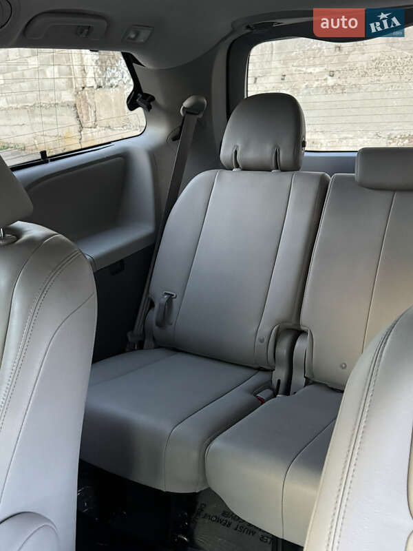 Мінівен Toyota Sienna 2016 в Дніпрі фото 35 Мінівен Toyota Sienna 2016 в Дніпрі