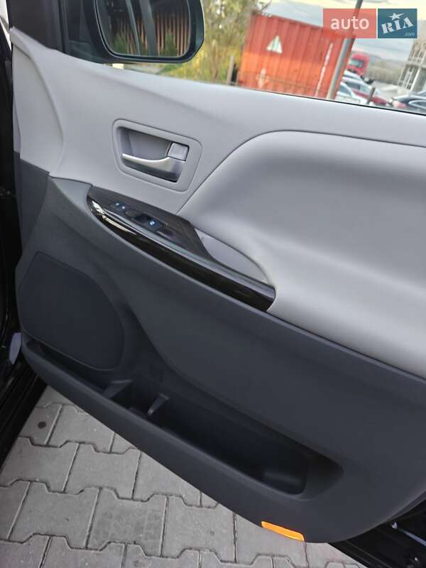 Минивэн Toyota Sienna 2016 в Хмельницком фото 23 Минивэн Toyota Sienna 2016 в Хмельницком