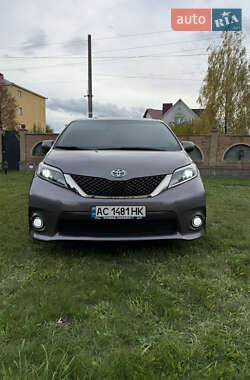 Минивэн Toyota Sienna 2017 в Луцке