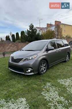 Минивэн Toyota Sienna 2017 в Луцке