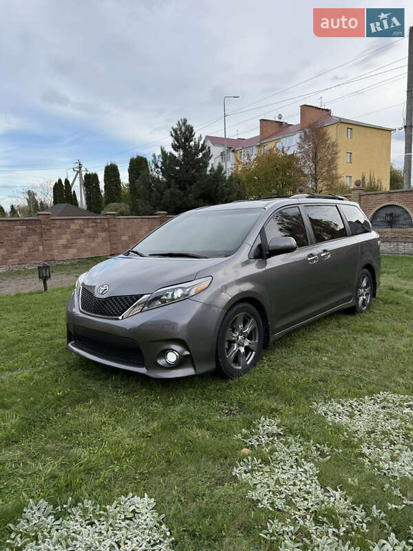Минивэн Toyota Sienna 2017 в Луцке