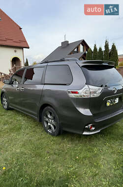 Минивэн Toyota Sienna 2017 в Луцке