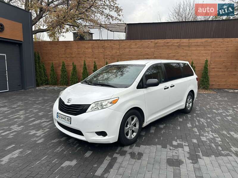 Toyota Sienna 2016