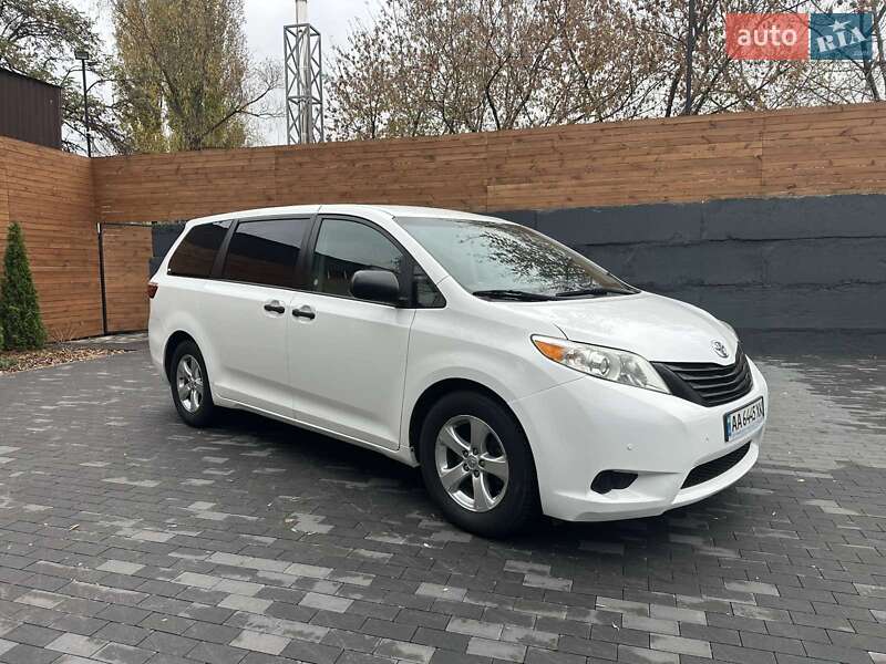 Мінівен Toyota Sienna 2016 в Києві фото 7 Мінівен Toyota Sienna 2016 в Києві