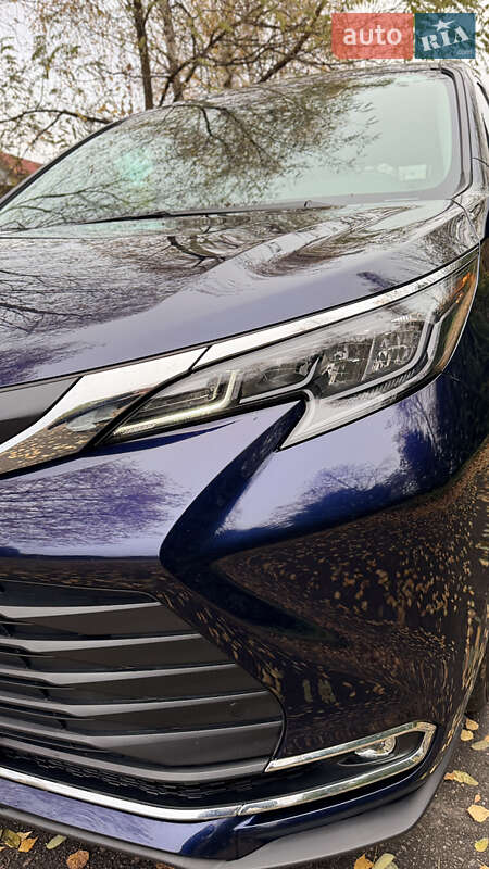 Минивэн Toyota Sienna 2024 в Ровно