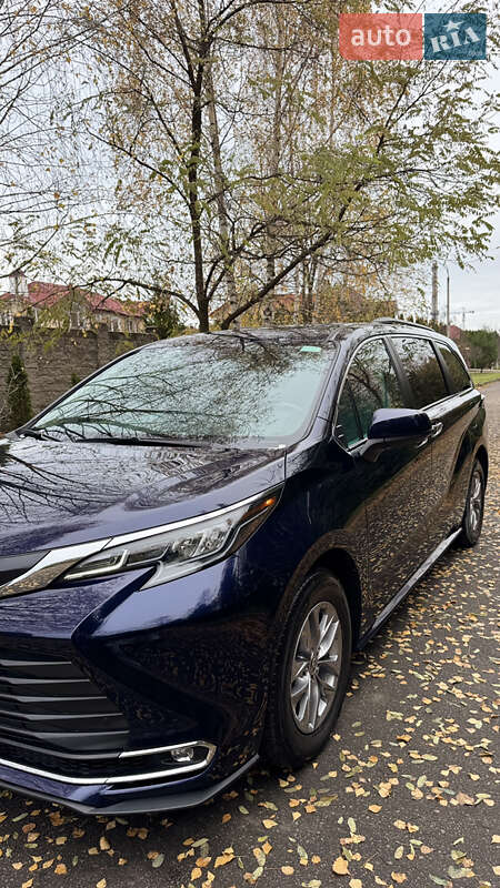 Минивэн Toyota Sienna 2024 в Ровно