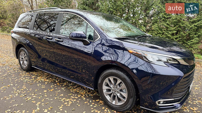 Минивэн Toyota Sienna 2024 в Ровно