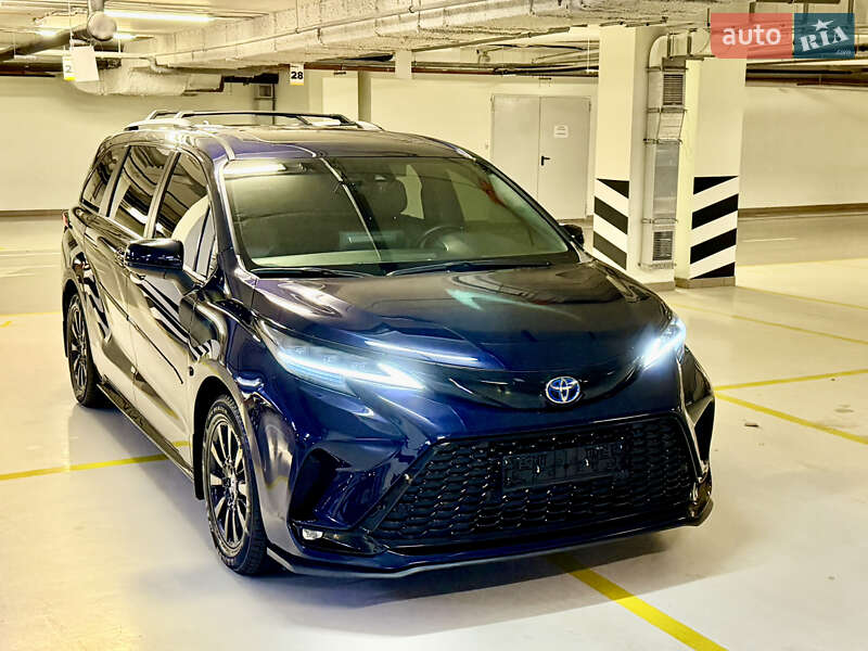 Минивэн Toyota Sienna 2022 в Киеве