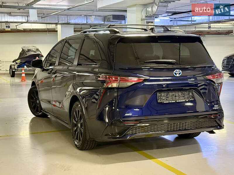 Минивэн Toyota Sienna 2022 в Киеве
