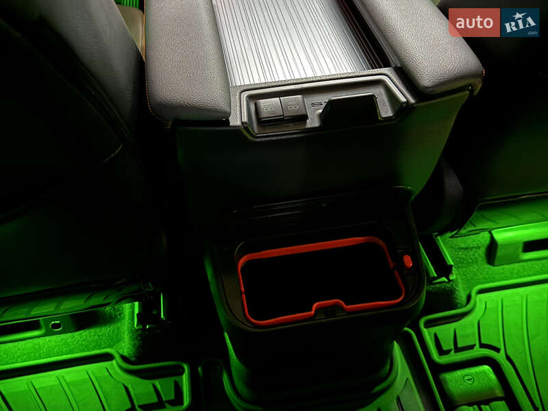 Минивэн Toyota Sienna 2022 в Киеве