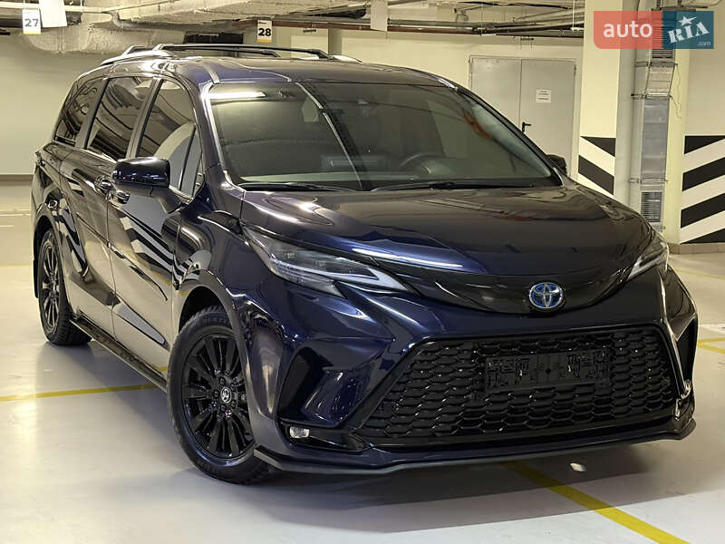 Минивэн Toyota Sienna 2022 в Киеве