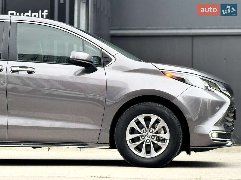 Минивэн Toyota Sienna 2021 в Киеве