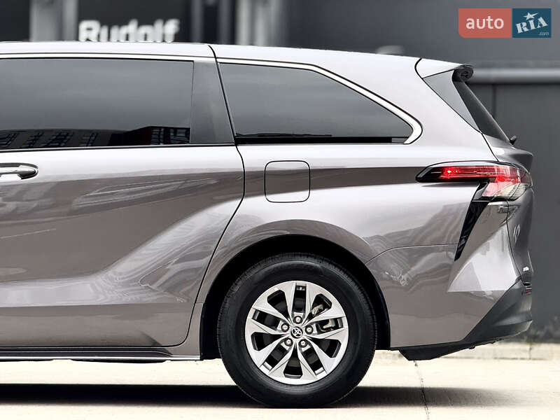 Минивэн Toyota Sienna 2021 в Киеве