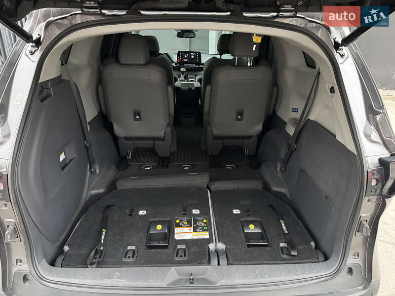 Минивэн Toyota Sienna 2021 в Киеве