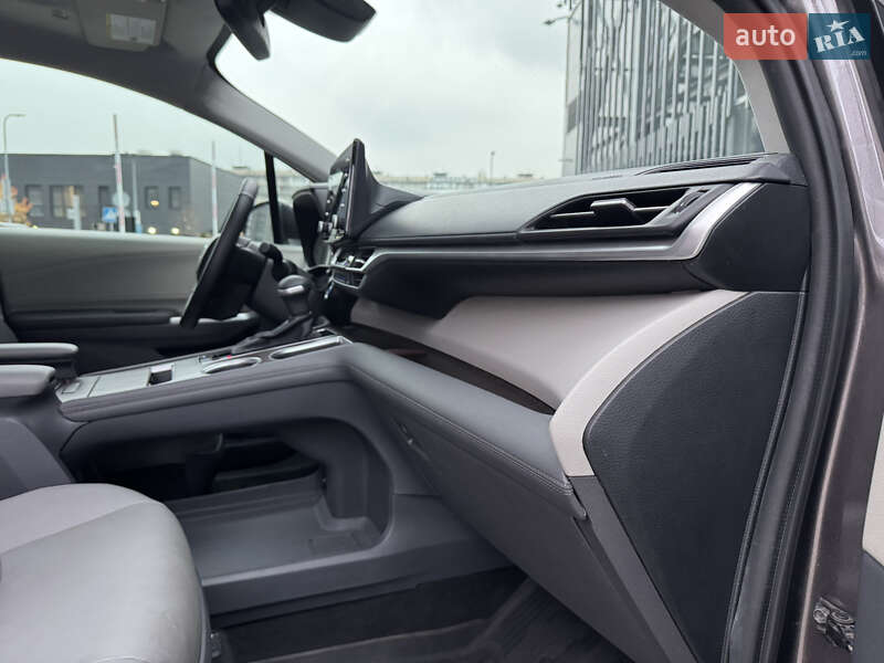 Минивэн Toyota Sienna 2021 в Киеве