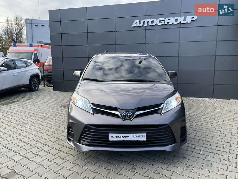 Мінівен Toyota Sienna 2019 в Одесі