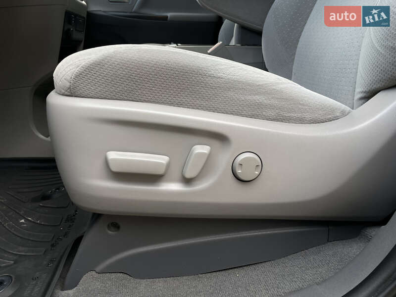 Мінівен Toyota Sienna 2019 в Одесі