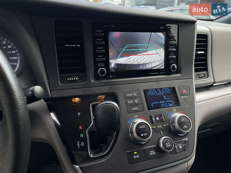 Мінівен Toyota Sienna 2019 в Одесі