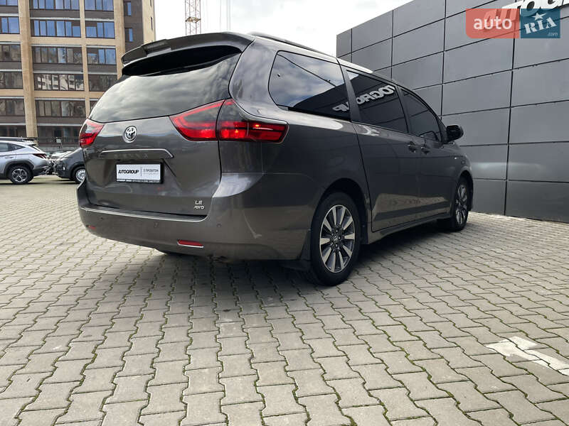 Мінівен Toyota Sienna 2019 в Одесі