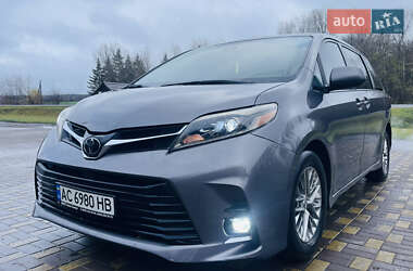 Минивэн Toyota Sienna 2018 в Диканьке