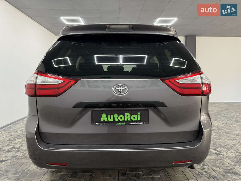 Минивэн Toyota Sienna 2015 в Одессе