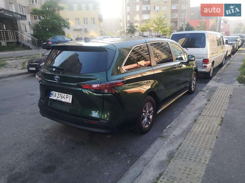 Мінівен Toyota Sienna 2021 в Києві