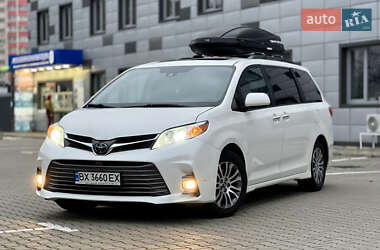 Минивэн Toyota Sienna 2017 в Киеве