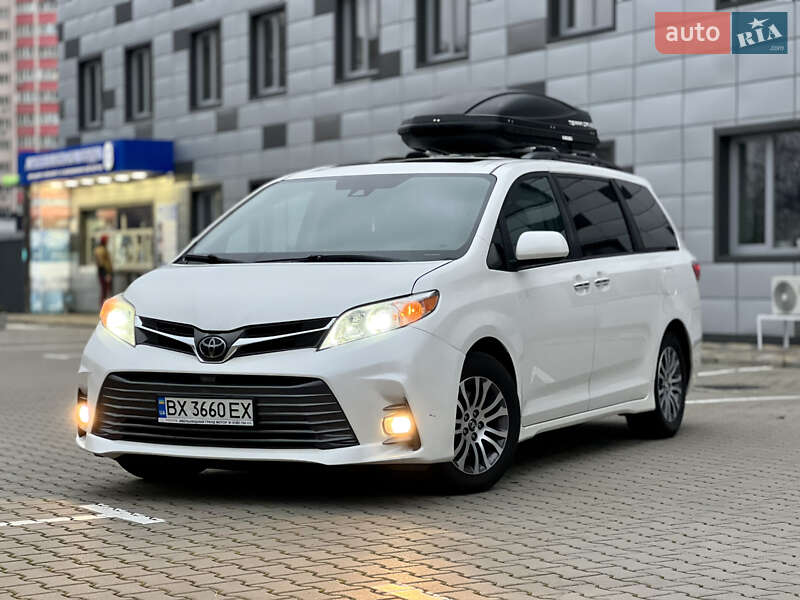 Минивэн Toyota Sienna 2017 в Киеве