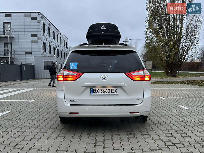 Минивэн Toyota Sienna 2017 в Киеве