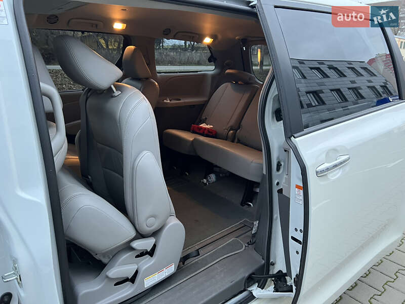 Минивэн Toyota Sienna 2017 в Киеве