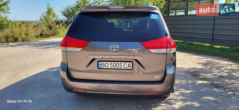 Мінівен Toyota Sienna 2013 в Тернополі