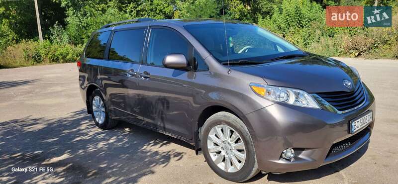 Мінівен Toyota Sienna 2013 в Тернополі