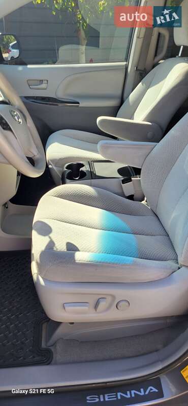 Мінівен Toyota Sienna 2013 в Тернополі