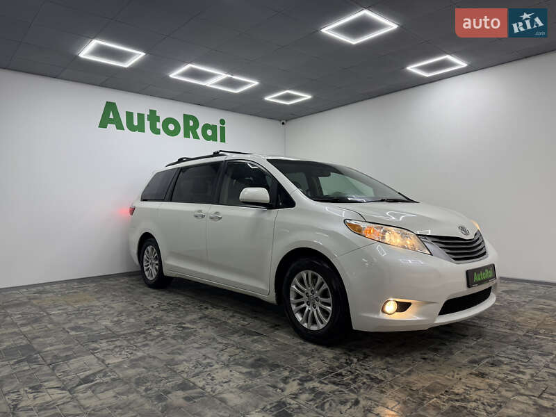 Мінівен Toyota Sienna 2017 в Одесі