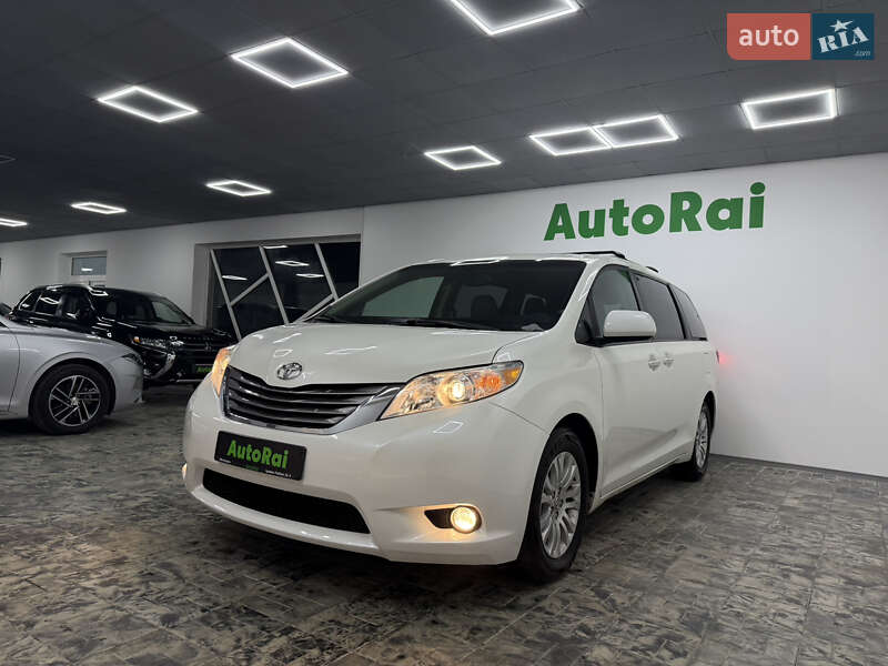 Мінівен Toyota Sienna 2017 в Одесі