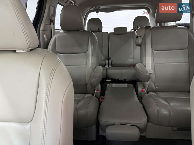 Мінівен Toyota Sienna 2017 в Одесі