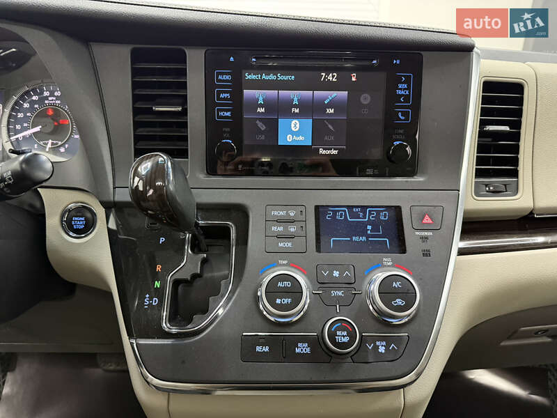 Мінівен Toyota Sienna 2017 в Одесі