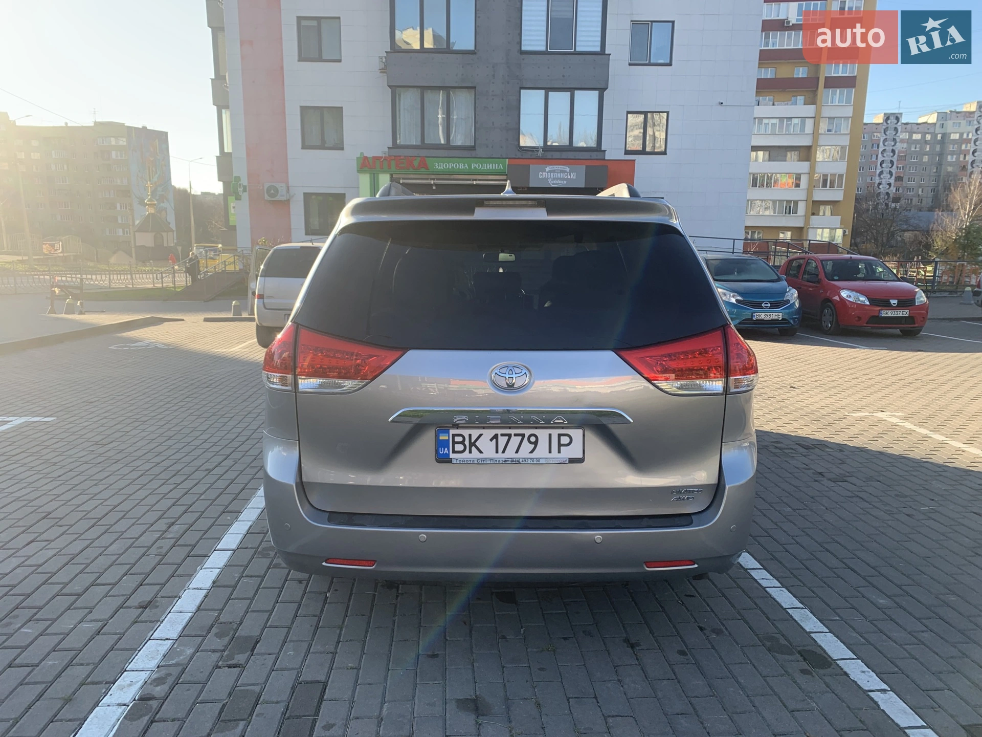 2010 Toyota Sienna - мініатюра 4