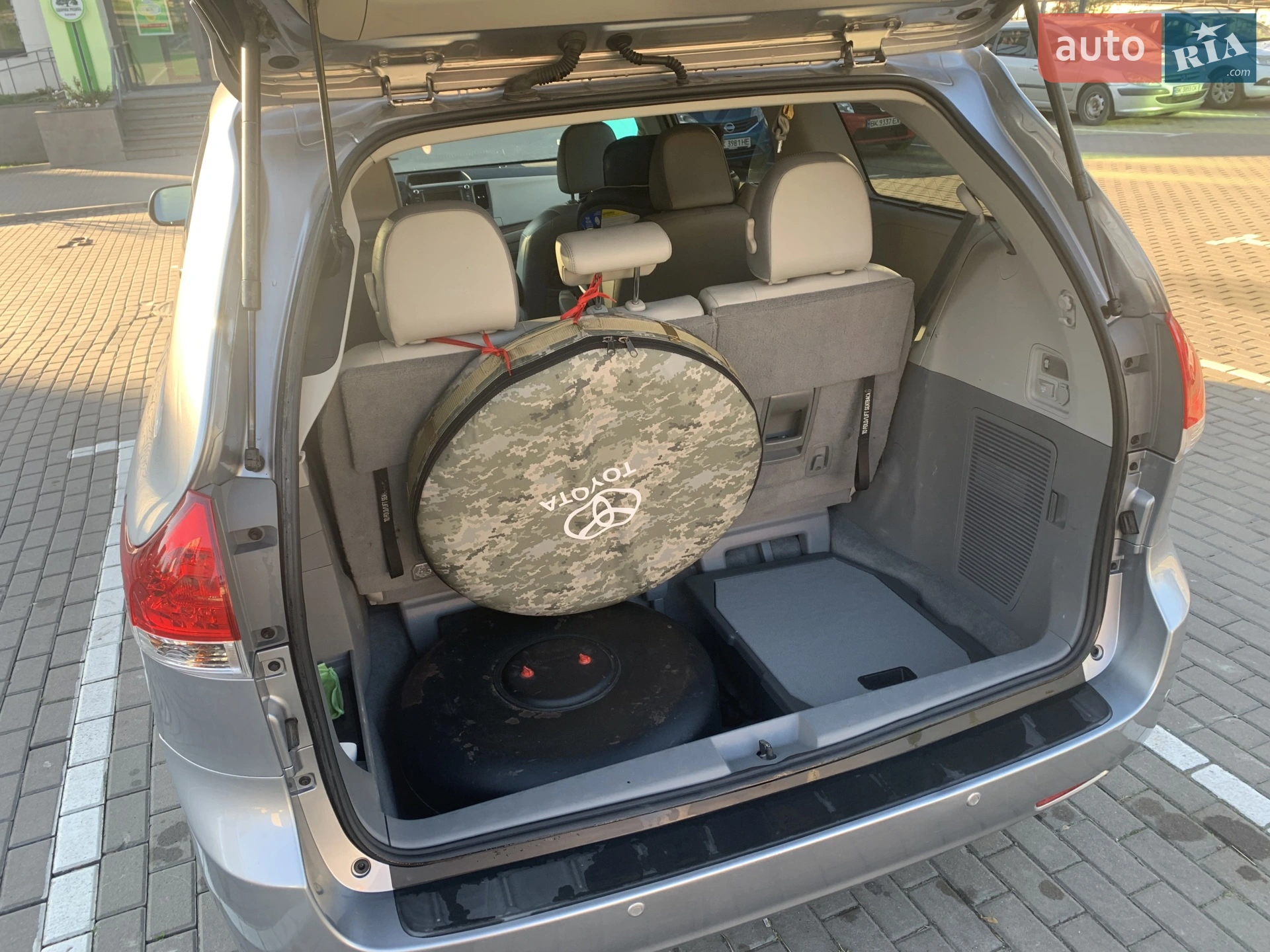 2010 Toyota Sienna - мініатюра 14