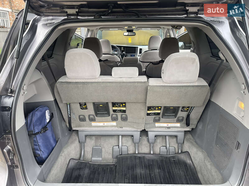 Минивэн Toyota Sienna 2018 в Диканьке