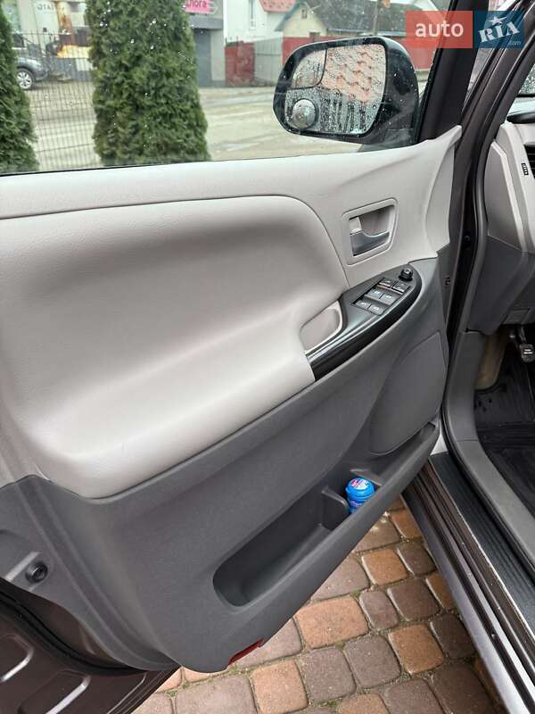 Минивэн Toyota Sienna 2015 в Черновцах фото 27 Минивэн Toyota Sienna 2015 в Черновцах