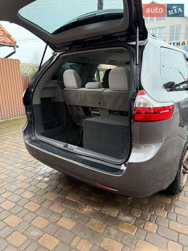 Минивэн Toyota Sienna 2015 в Черновцах фото 42 Минивэн Toyota Sienna 2015 в Черновцах