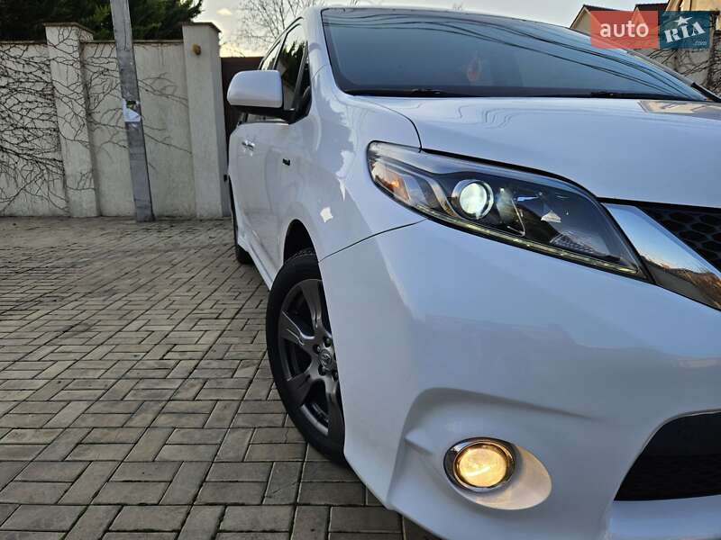 Мінівен Toyota Sienna 2016 в Одесі