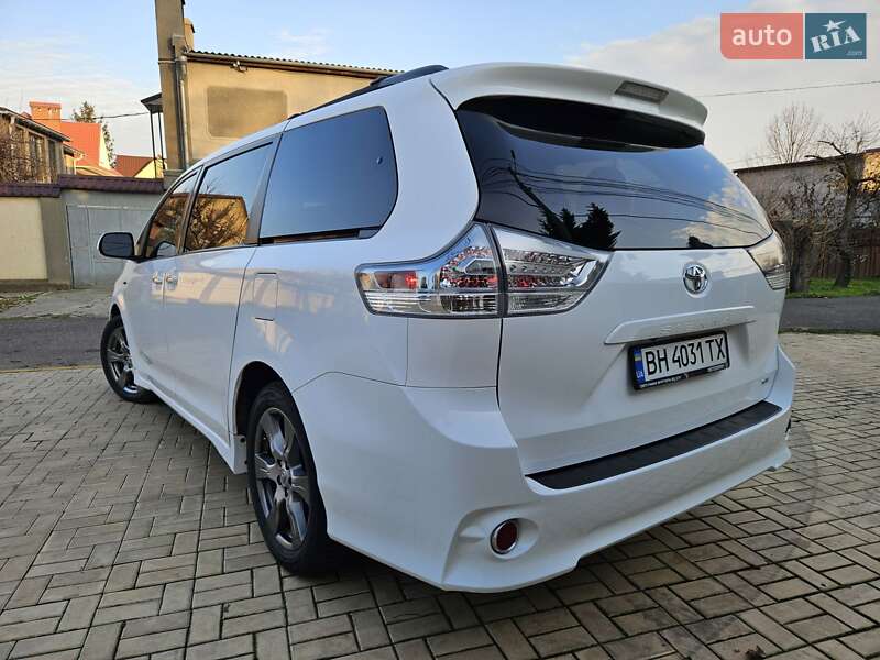 Мінівен Toyota Sienna 2016 в Одесі