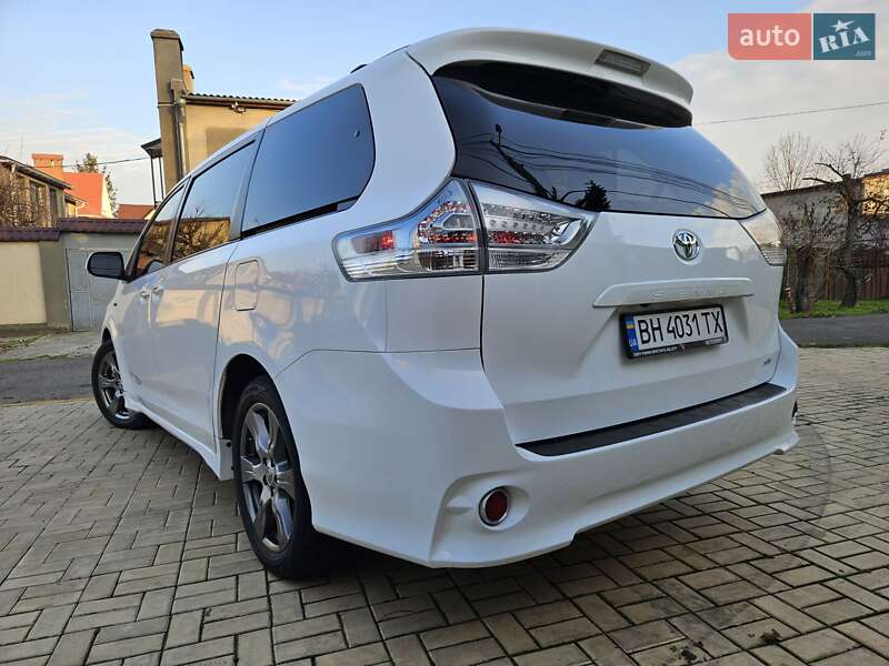 Мінівен Toyota Sienna 2016 в Одесі